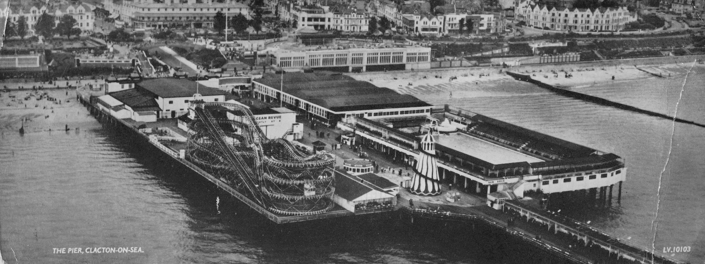 Clacton Pier 19705.jpg
